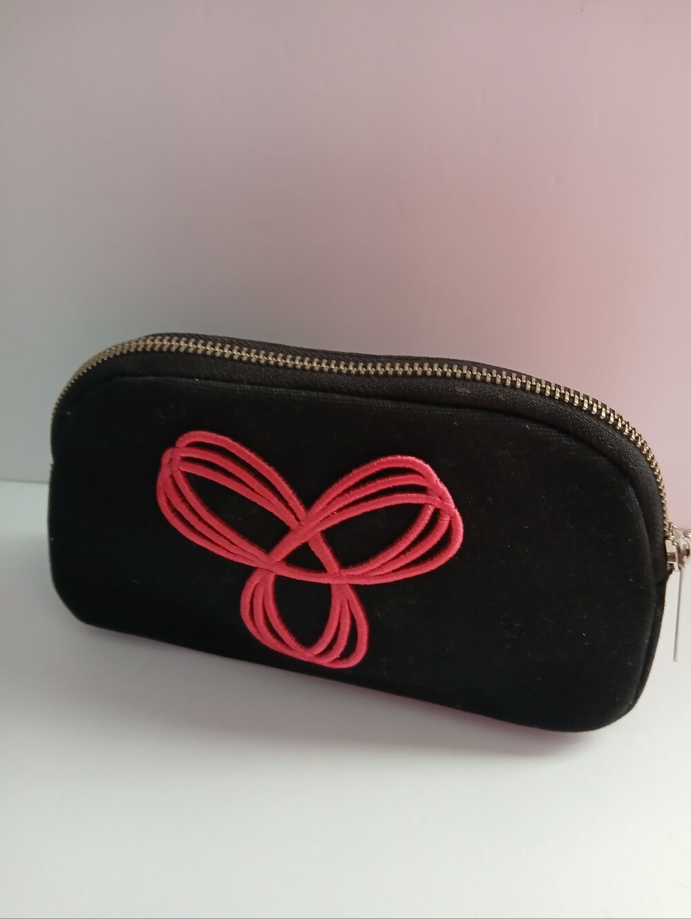 Aritzia TNA Logo Cosmetic Pouch with Pink Embroidery_ Y2k